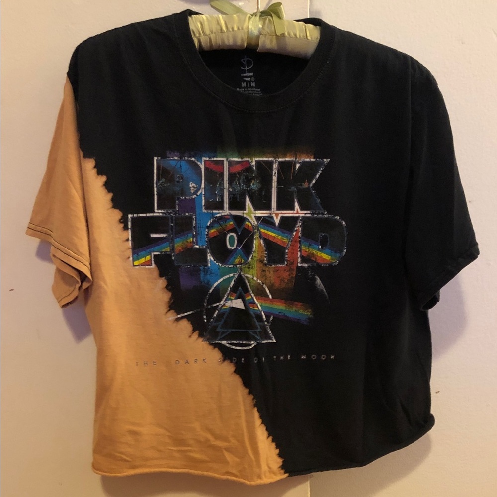 Authentic Pink Floyd Graphic T-Shirt - Black and Tan. Dark Side Of The Moon.